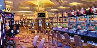Layar permainan Casino Hold'em di kampret168 dengan kartu terbuka dan taruhan